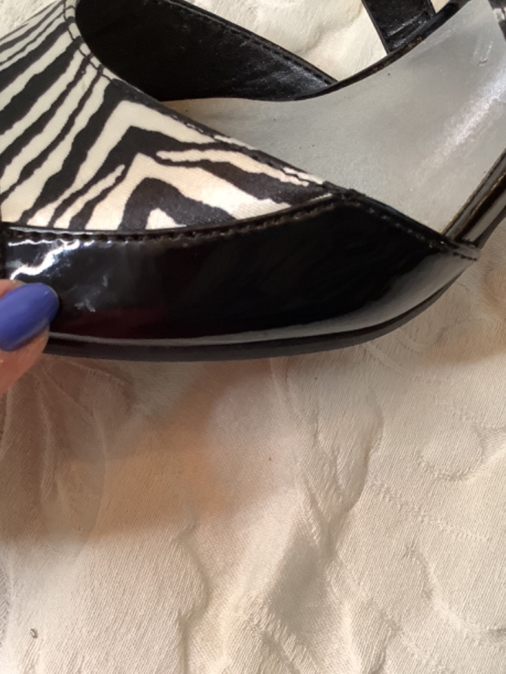 EUC Dana Buchman black & Zebra crisscross heels sz.8 - Picture 12 of 12